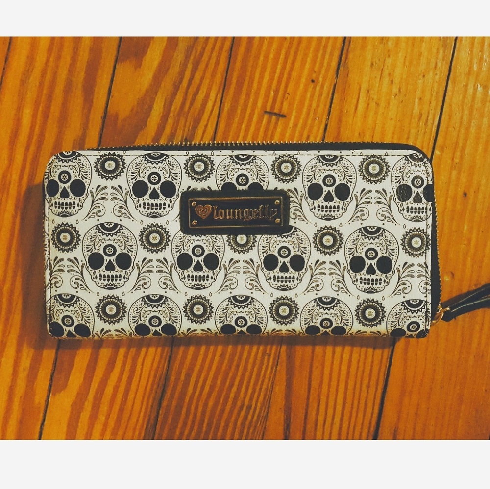 New!! Sugar skull zip wallet